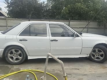 bmw e53 x5: Mercedes-Benz W124: 1990 г., Седан — 2
