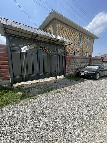 жилая будка: Мал базар жактан уй сатылат срочно ‼️ 1 этаж буткон условие кирген 6 — 1