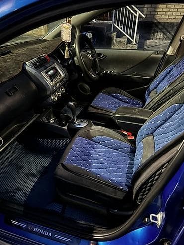 chevrolet blazer: Honda Fit: 2003 г., 1.5 л, Хэтчбэк — 5