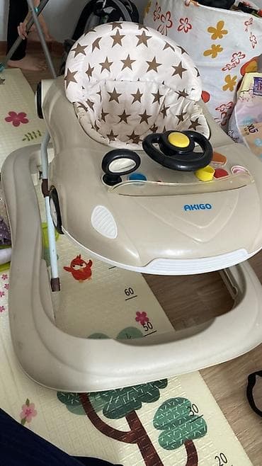 бассейн для семьи: Ходунки AKIGO для малышей - Конструкция в виде машинки с широкой — 1