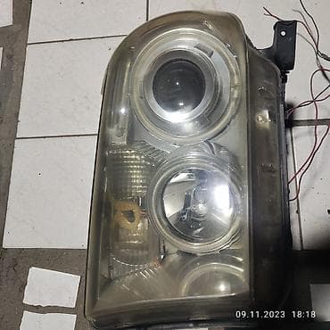 Автозапчасти: Комплект передних фар Toyota 2010 г., Б/у, Оригинал, США — 2