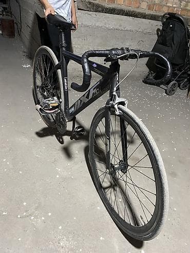 low фикс: Фикс-байк/трековый велосипед с рулем-баран и вертикальной посадкой — 1