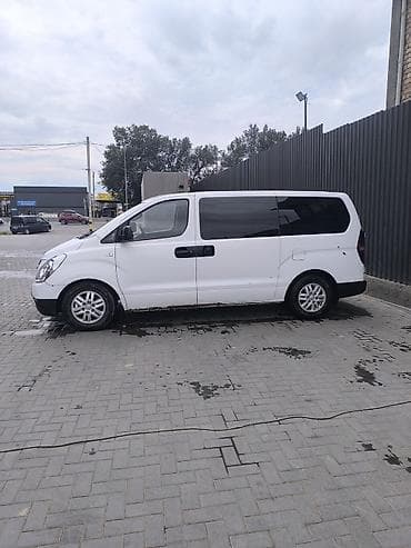 ми 10 с: Hyundai H-1 (Starex) фургон, белый цвет, кузов длинный. Особенности — 3