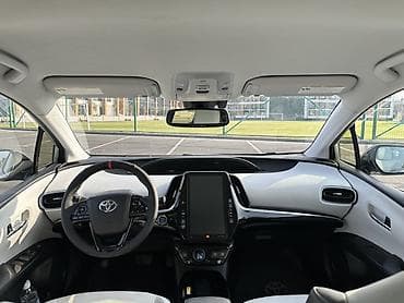 camry 2017: Toyota Prius: 2018 г., Гибрид, Лифтбек — 10