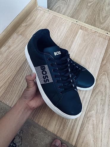 nike react: Продаю мужские кеды полуклассический От бренда BOSS в хорошем — 1