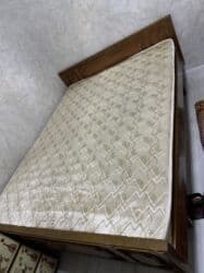 кровать из массива: Двуспальная деревянная кровать классического дизайна. - Материал — 2