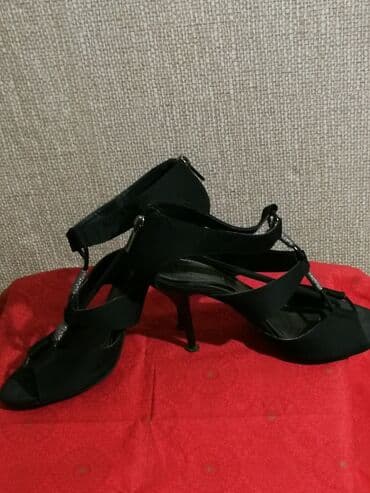 Модельные женские босоножки 37 размера, в отличном состоянии, куплены