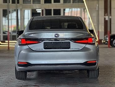 lexus es 300 2013: Lexus ES: 2021 г., 2.5 л, Гибрид, Седан — 4