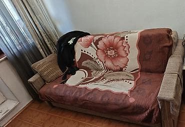 Отдам даром диван раскладной рабочий. Самовывоз с центра бишкека