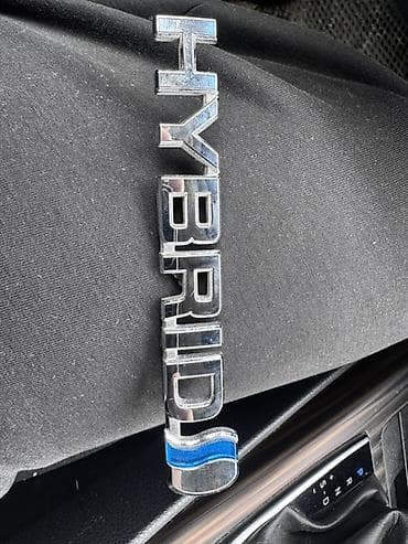 эмблемы авто: Надпись-эмблема HYBRID для автомобиля. - Хромированная объемная — 1