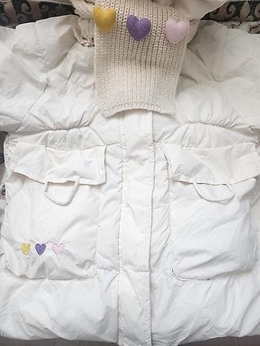 Платья: Детская зимняя куртка-пуховик, цвет молочный/айвори. Особенности: - — 4