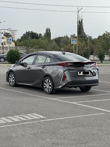 byd e2 2019: Toyota Prius: 2019 г., 1.8 л, Вариатор, Гибрид, Хэтчбэк — 3