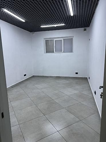 разделитель комнаты: Сдается универсальное помещение свободной планировки. Характеристики — 6