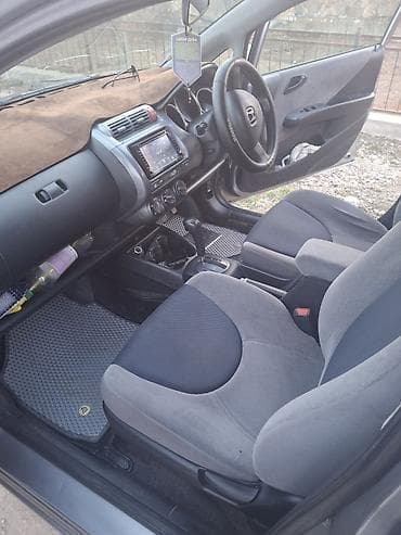 bmw 5 series 2004: Honda Fit: 2003 г., 1.3 л, Бензин — 4