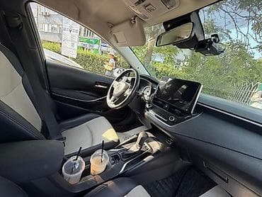 Toyota Corolla: 2021 г., 1.8 л, Автомат, Бензин, Седан — 4