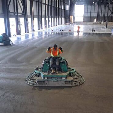 укладка бетона: Стяжка Бесплатная консультация, Гарантия Больше 6 лет опыта — 3