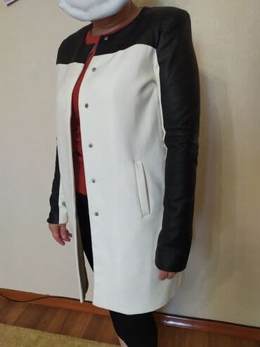 Плащтар: Эркектердин плащы, L, Колдонулган, түсү - Ак, Өзү алып кетүү — 1