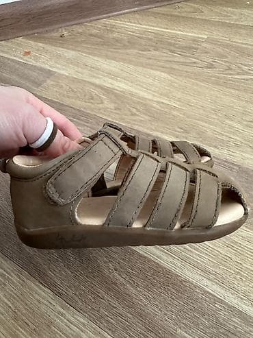 Детская обувь: Детские сандалии в отличном состоянии для первых шагов. Прочные — 4