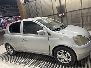 подставки для авто: Toyota Yaris: 2001 г., 1.3 л, Механика, Бензин, Хэтчбэк — 2
