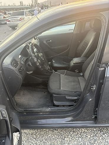 ом: Volkswagen Polo: 2011 г., 1.6 л, Механика, Бензин, Седан — 6