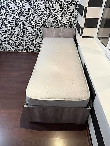 из дубая: Односпальная кровать, С матрасом, длина - 190 см — 1