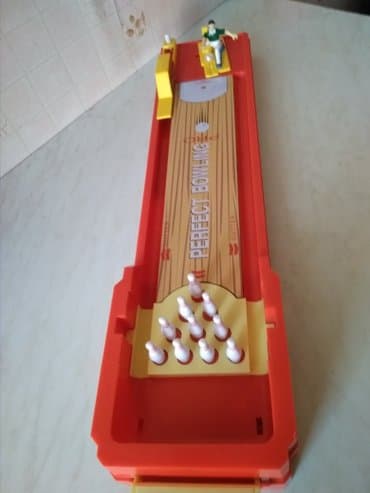 пистолет стреляет орбизами: Детская настольная игра "Боулинг". В отличном состоянии. Комплект — 3