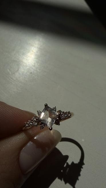 Кольцо, Коктейльное, Б/у, Женские at lalafo.kg Кольцо, Коктейльное, Б/у, Женские