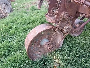 пш метр: Культиватор- семи рядный с банками для удобрения. В данный момент — 2