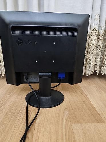 lcd monitor: Монитор, LG, LCD, 17" - 18" — 2