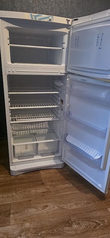 Холодильник Indesit, Б/у, Двухкамерный — 2