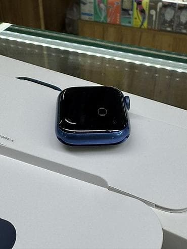 ipad 7: Продаю б/у Apple Watch Series 7. Цвет: синий. Часы в хорошем состоянии — 2
