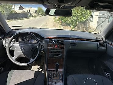 авто в такси: Mercedes-Benz E-Class: 2001 г., 2.7 л, Автомат, Дизель, Универсал — 10