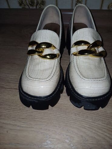 Оксфорды: Продаю лоферы.размер 39.мягкие,удобные!обула 1 раз.причина-большие по — 1