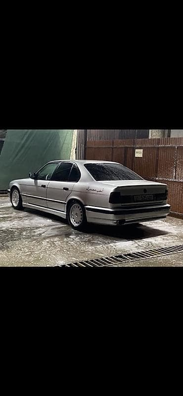 BMW 5 series: 1990 г., 2.8 л, Механика, Бензин, Седан