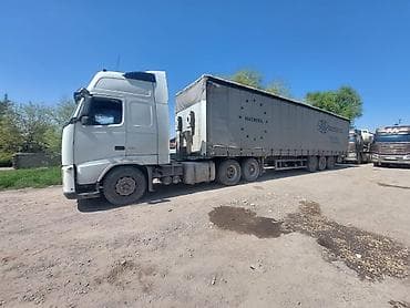 вольво с прицепом: Тягач, Volvo, 2002 г., Шторный — 1