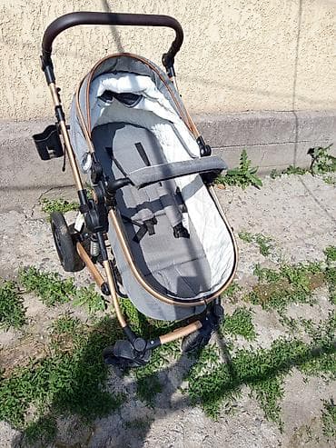 эмили коляска: Универсальная детская коляска с золотистой рамой и серым сиденьем — 1