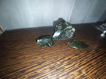 обсидиан: Натуральные зеленые стекловидные камни (обсидиан/текилитовый тип) — 1