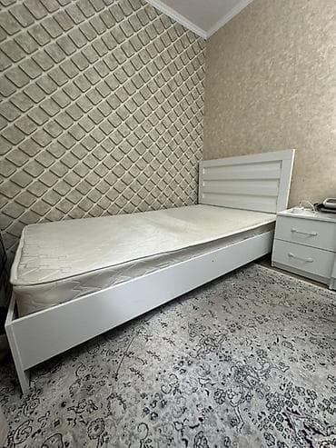 bed table: Односпальная кровать с матрасом и тумбочкой - Размер спального — 2