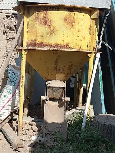 Бункер-дозатор для сыпучих материалов - Металлический бункер с at lalafo.kg Бункер-дозатор для сыпучих материалов - Металлический бункер с