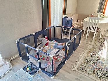 Детский манеж‑ограждение с мягким дном и сетчатыми бортиками. -