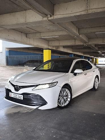 Toyota Camry: 2018 г., 2.5 л, Автомат, Бензин, Седан