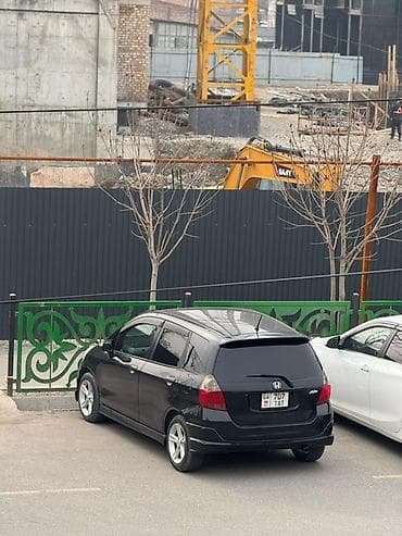 Honda Fit: 2005 г., 1.3 л, Автомат, Бензин, Хэтчбэк