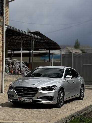 mini cooper s: Седан бизнес‑класса серебристого цвета. Основные особенности: - — 3