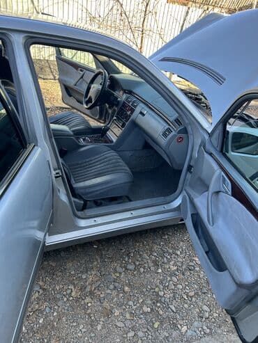 шины машины: Mercedes-Benz E-Class: 2001 г., 2.7 л, Автомат, Дизель, Седан — 4