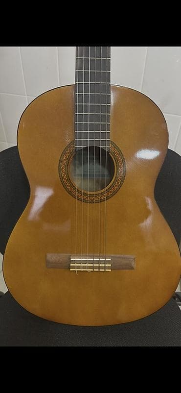 Музыкальные инструменты: Классическая гитара Yamaha C40 - Полноразмерный корпус 4/4 - Верхняя — 2