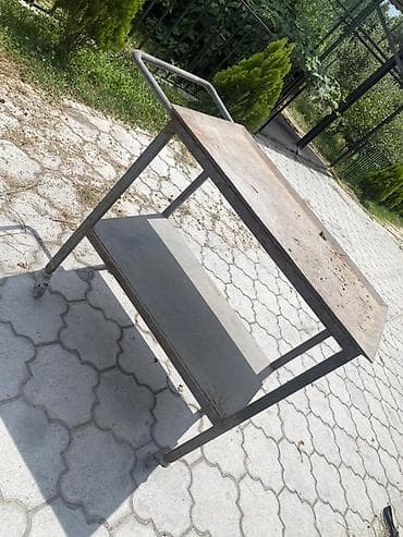 Эмерек: Гүлдөр үчүн секичелүү текче, Темир — 2
