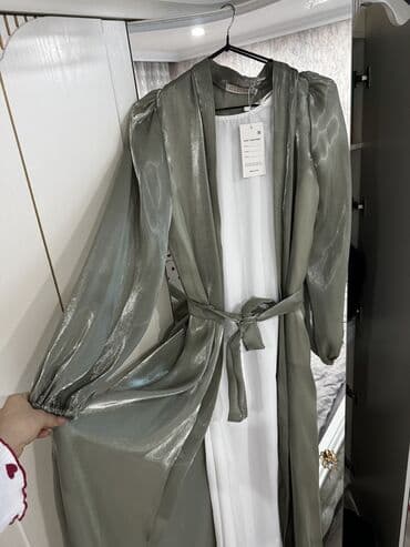 платья рубашки с разрезами: Абайка новая 
Сидит свободно 44-48
Длина макси 
Можно и покрытым — 1