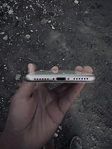 victus hp: IPhone 8, Б/у, Золотой — 3