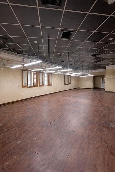 швейный механик: Сдается в аренду коммерческое помещение 490 м² на первой линии, район — 1