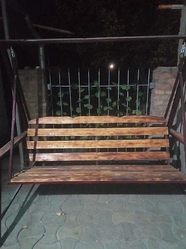 Продаётся : качеля. Размеры: высота - 1,9 метра. ширина - 1,6 метра